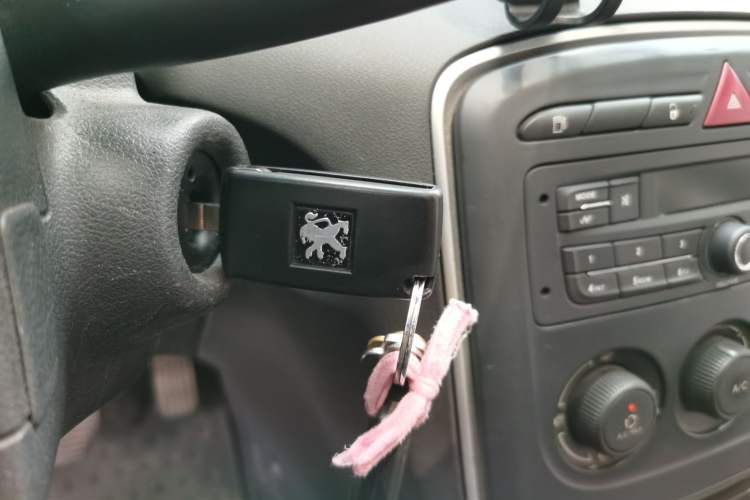 Used Peugeot 308 2014 Enjoy Edition Classic 1.6L Manual YouShang Model Vehicle Key