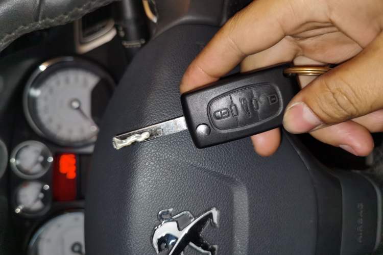 Used Peugeot 308 2014 Enjoyment Edition Classic 1.6L Automatic Fashion Model Vehicle Key