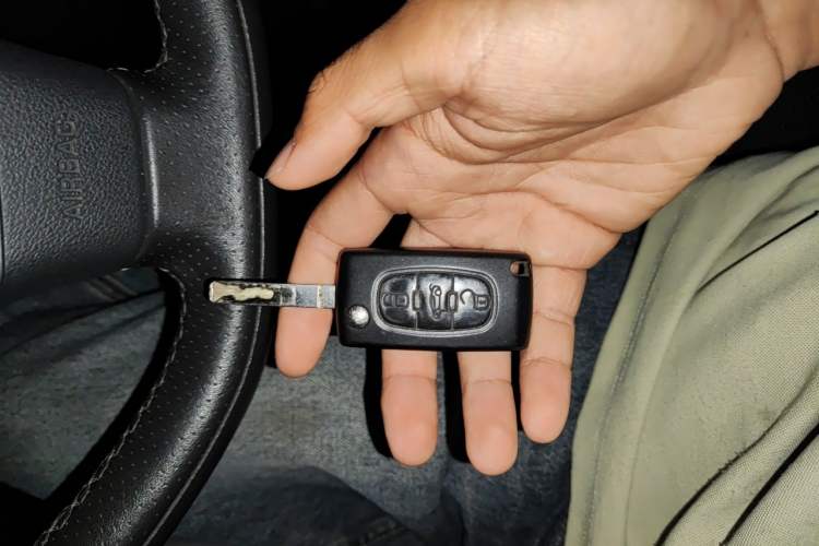 Used Peugeot 308 2014 Enjoy Edition Classic 1.6L Manual Fashion Model Vehicle Key