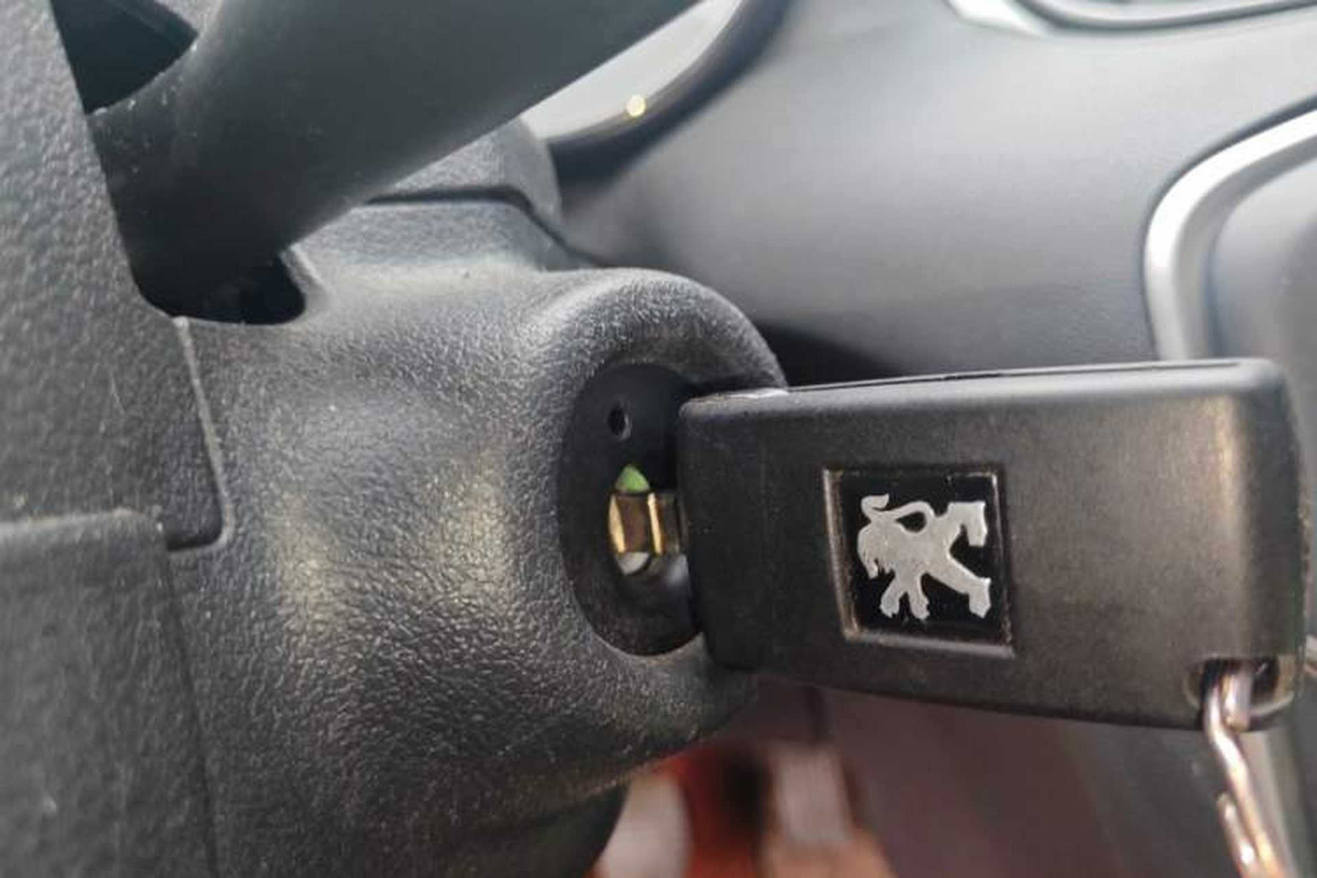 Used Peugeot 308 2014 Enjoy Edition Classic 1.6L Manual YouShang Model Vehicle Key