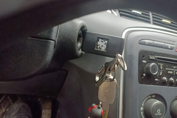 Used Peugeot 308 2014 Enjoy Edition Classic 1.6L Manual YouShang Model Vehicle Key