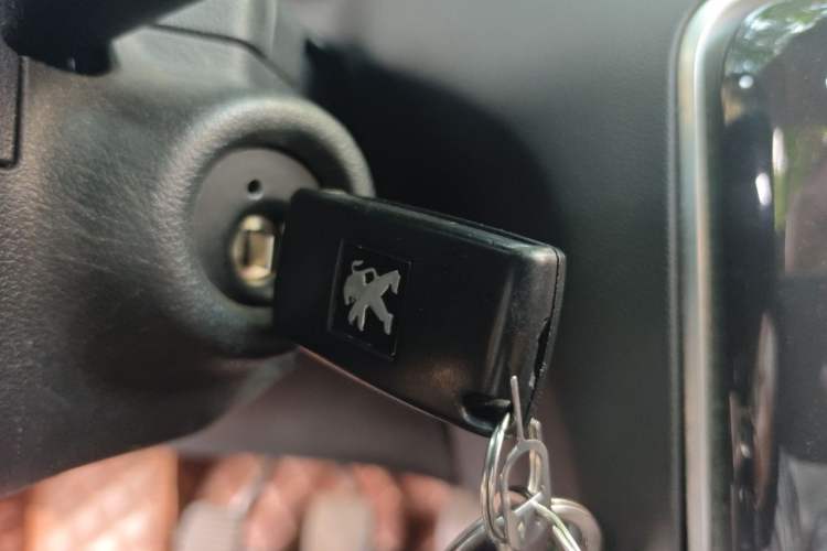 Used Peugeot 308 2014 Enjoy Edition Classic 1.6L Manual Fashion Model Vehicle Key