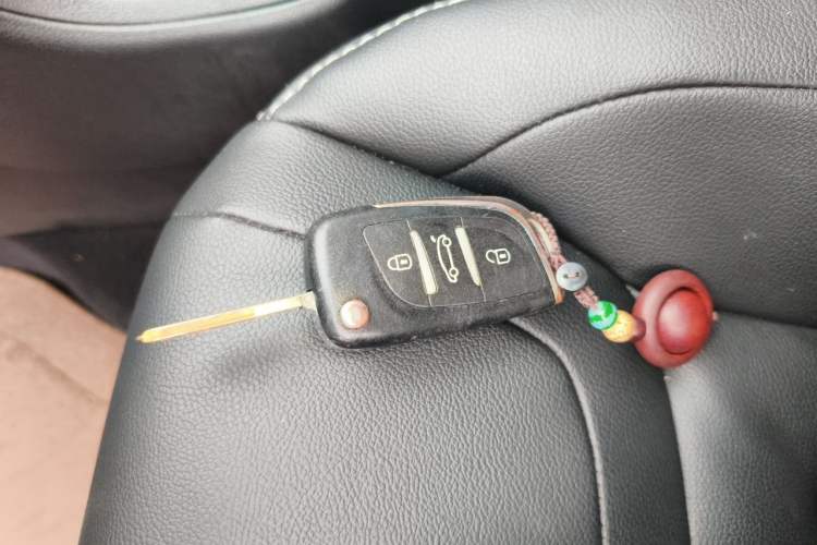 Used Peugeot 308 2014 Enjoy Edition Classic 1.6L Manual YouShang Model Vehicle Key