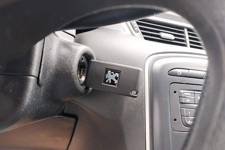 Used Peugeot 308 2014 Enjoy Edition Classic 1.6L Manual YouShang Model Vehicle Key