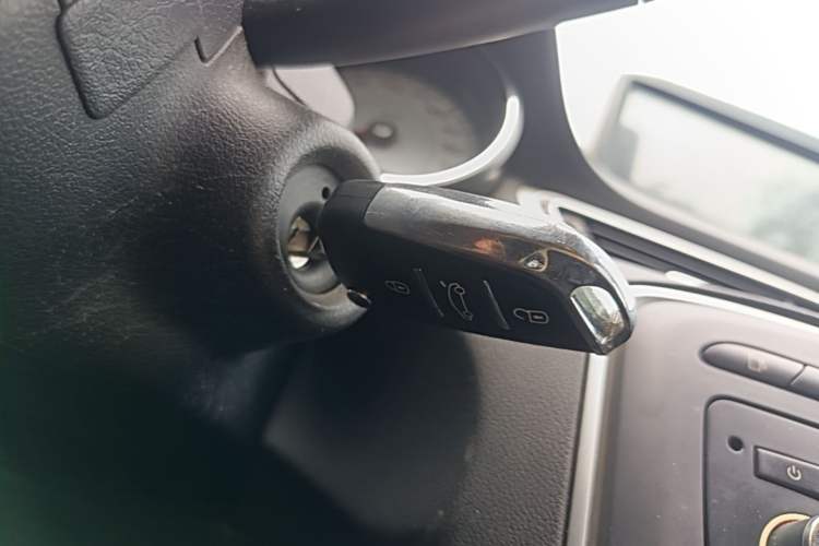 Used Peugeot 308 2014 Enjoy Edition Classic 1.6L Manual YouShang Model Vehicle Key