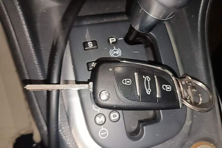Used Peugeot 308 2014 Enjoyment Edition Classic 1.6L Automatic Fashion Model Vehicle Key