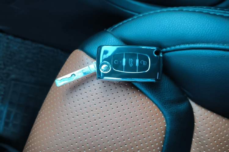 Used Peugeot 308 2014 Enjoy Edition Classic 1.6L Manual YouShang Model Vehicle Key