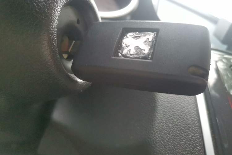 Used Peugeot 308 2014 Enjoy Edition Classic 1.6L Manual YouShang Model Vehicle Key
