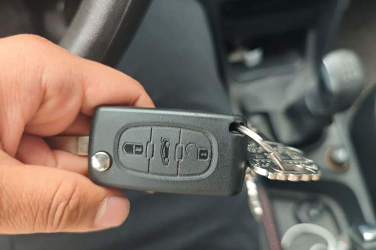 Used Peugeot 308 2014 Enjoy Edition Classic 1.6L Manual YouShang Model Vehicle Key