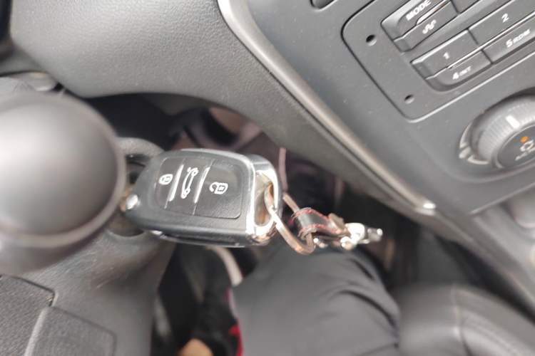 Used Peugeot 308 2014 Enjoy Edition Classic 1.6L Manual YouShang Model Vehicle Key