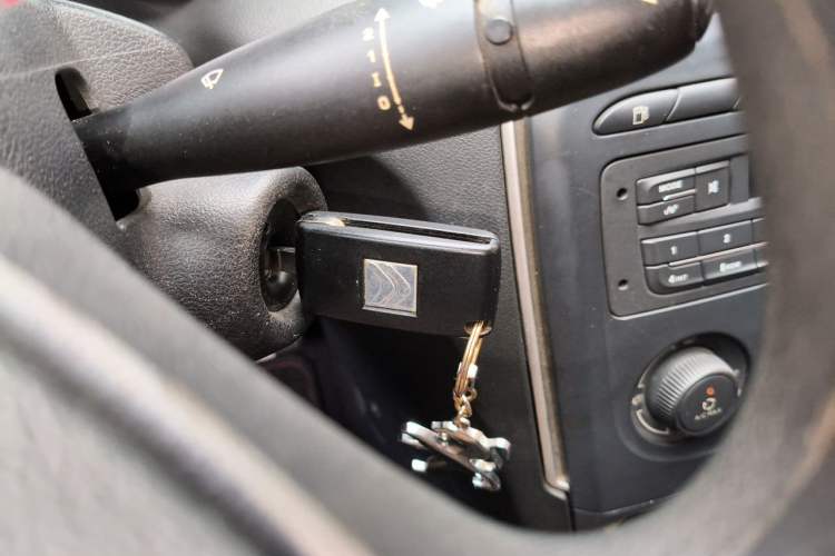 Used Peugeot 308 2014 Enjoy Edition Classic 1.6L Manual YouShang Model Vehicle Key