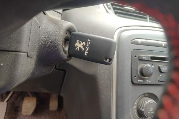 Used Peugeot 308 2014 Enjoy Edition Classic 1.6L Manual YouShang Model Vehicle Key