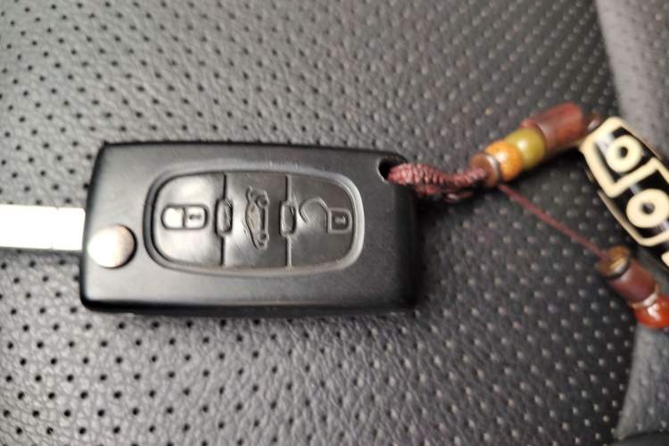 Used Peugeot 308 2014 Enjoy Edition Classic 1.6L Manual YouShang Model Vehicle Key