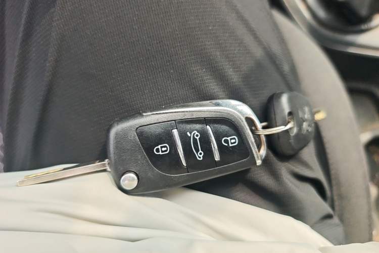 Used Peugeot 308 2014 Enjoy Edition Classic 1.6L Manual YouShang Model Vehicle Key