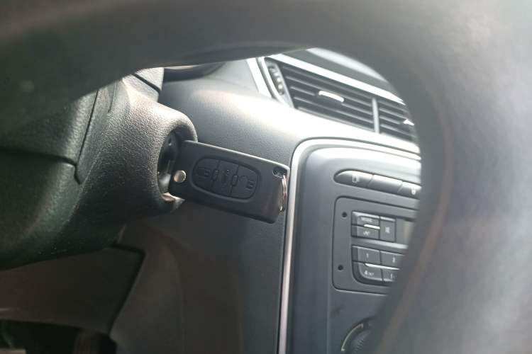 Used Peugeot 308 2014 Enjoy Edition Classic 1.6L Manual YouShang Model Vehicle Key