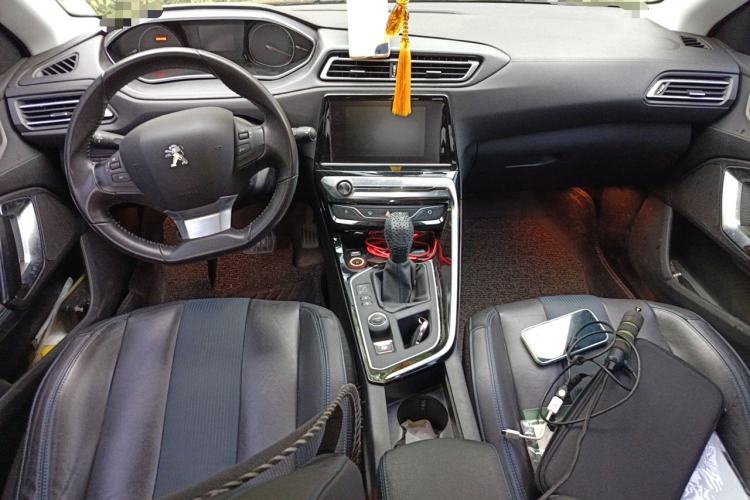 Used Peugeot 308 2016 350THP Automatic Prestige Edition Center Console