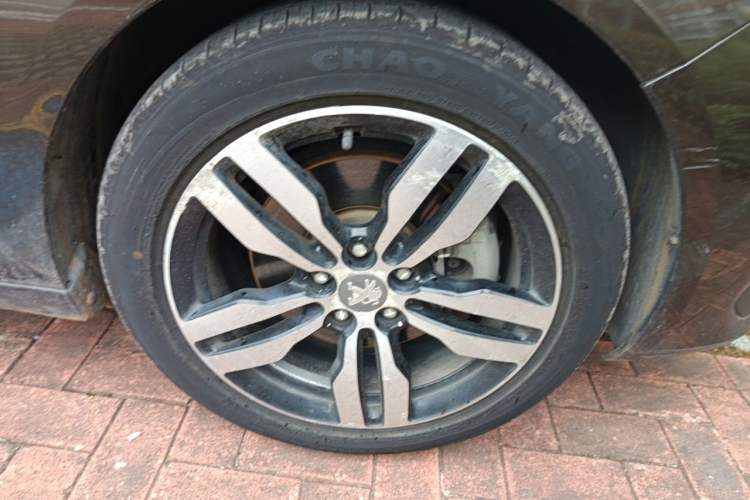 Used Peugeot 308 2016 350THP Automatic Prestige Edition Right Front Wheel Hub
