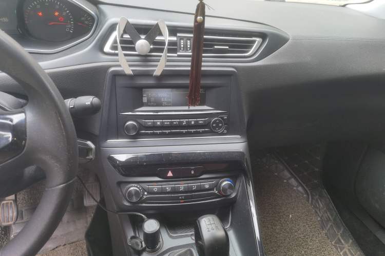Used Peugeot 308 2016 1.6L Manual Fashion Edition Audio And AC Panel