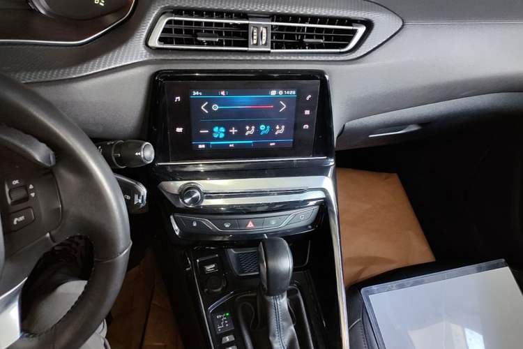 Used Peugeot 308 2016 230THP Automatic Luxury Edition Audio And AC Panel