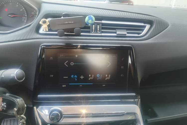 Used Peugeot 308 2016 1.6L Automatic Luxury Edition Audio And AC Panel