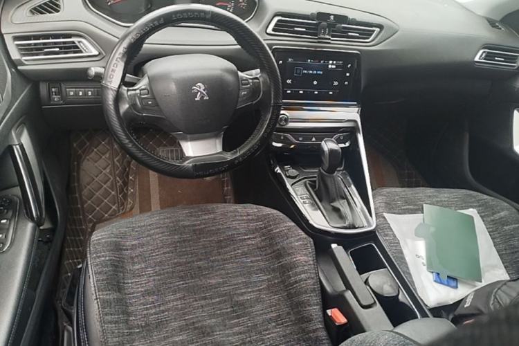Used Peugeot 308 2016 1.6L Automatic Luxury Edition Center Console