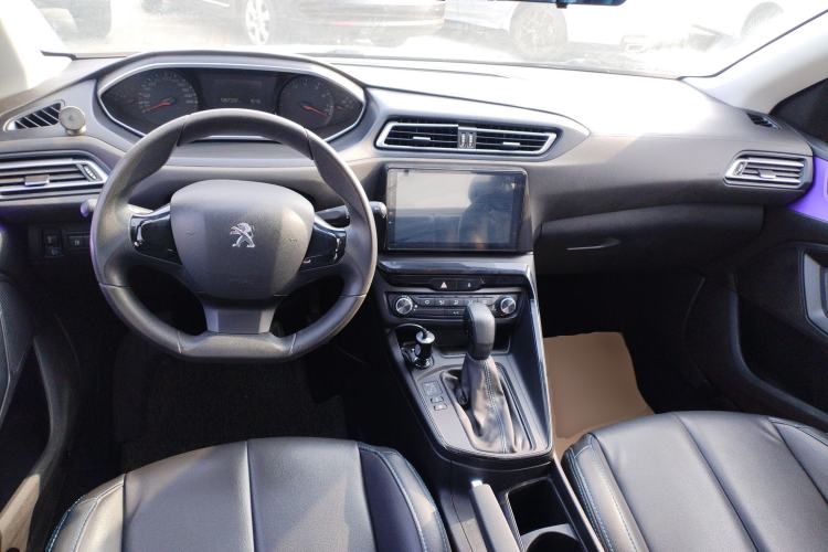 Used Peugeot 308 2016 1.6L Automatic Fashion Edition Center Console