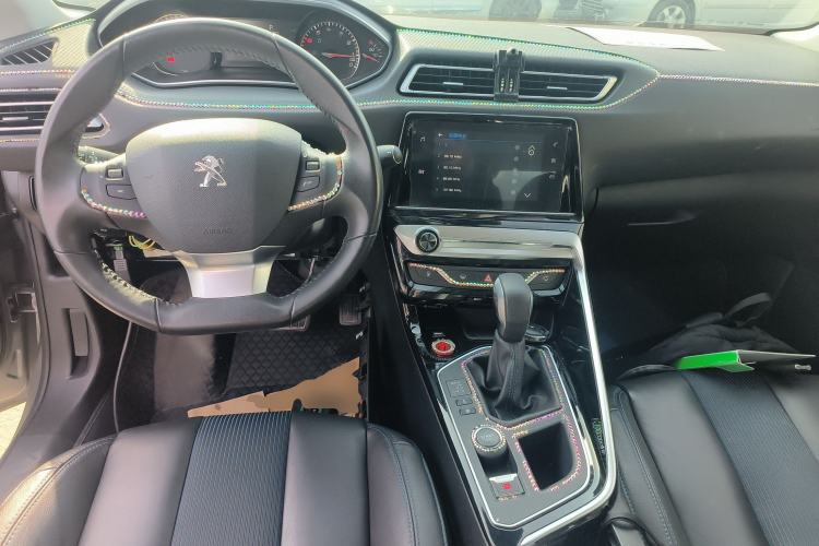 Used Peugeot 308 2016 350THP Automatic Prestige Edition Center Console