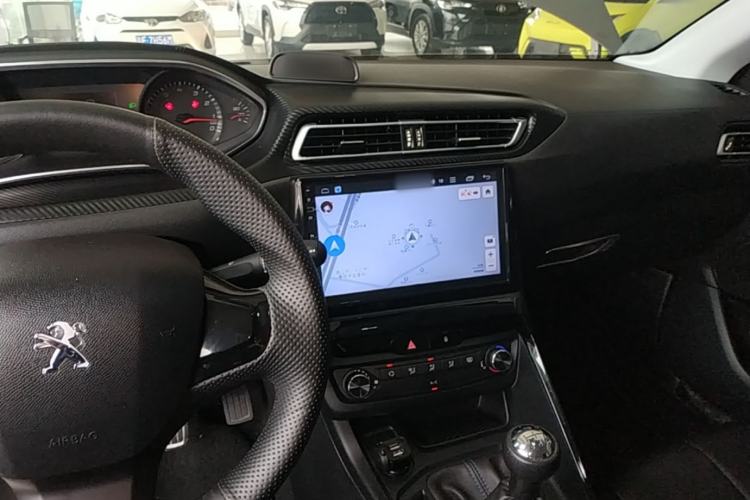 Used Peugeot 308 2016 1.6L Manual Fashion Edition Center Console