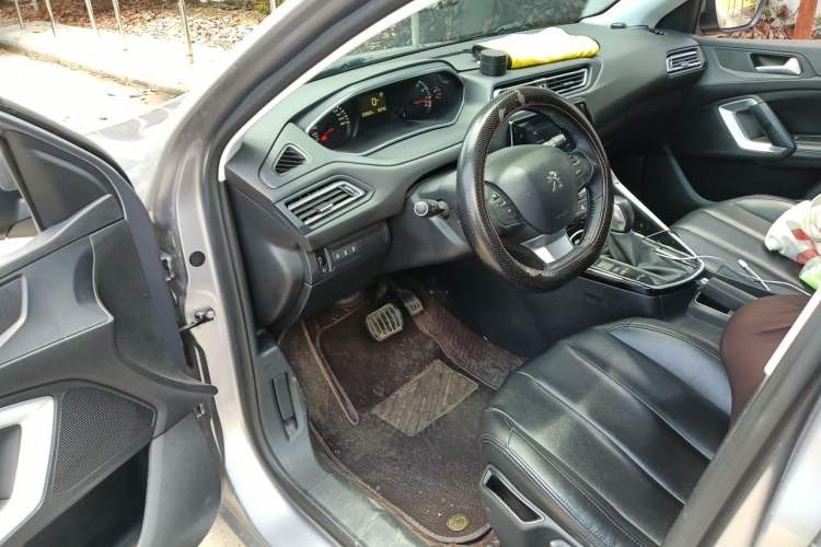 Used Peugeot 308 2016 1.6L Automatic Luxury Edition Driver Seat