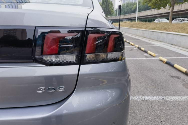 Used Peugeot 308 2016 1.6L Automatic Luxury Edition Exterior 6