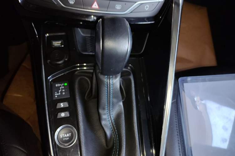 Used Peugeot 308 2016 230THP Automatic Luxury Edition Gear Lever