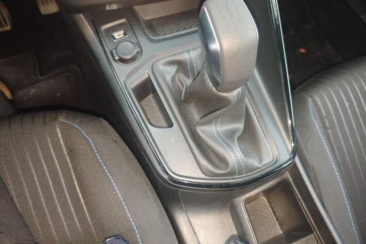 Used Peugeot 308 2016 1.6L Manual Fashion Edition Gear Lever