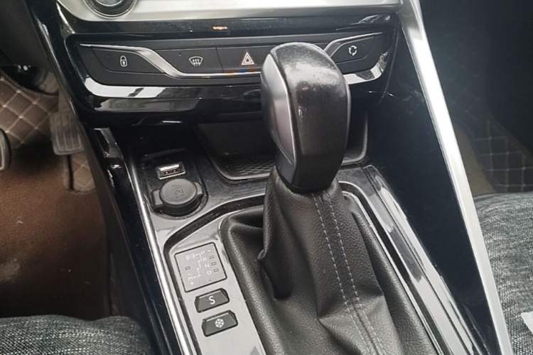 Used Peugeot 308 2016 1.6L Automatic Luxury Edition Gear Lever