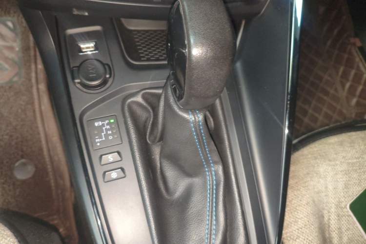 Used Peugeot 308 2016 1.6L Automatic Fashion Edition Gear Lever