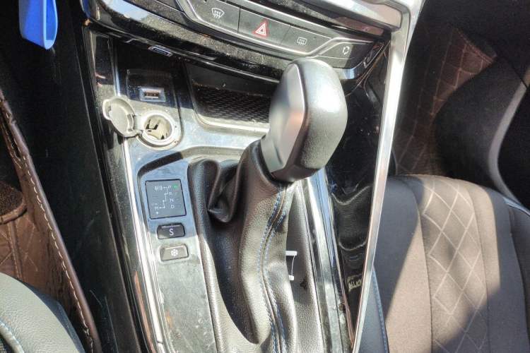 Used Peugeot 308 2016 1.6L Automatic Luxury Edition Gear Lever