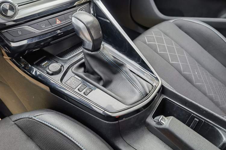 Used Peugeot 308 2016 1.6L Automatic Luxury Edition Gear Lever
