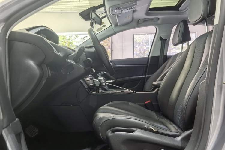 Used Peugeot 308 2016 350THP Automatic Prestige Edition Interior 1