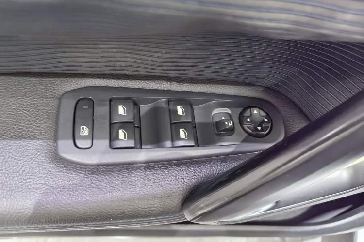 Used Peugeot 308 2016 350THP Automatic Prestige Edition Interior 13