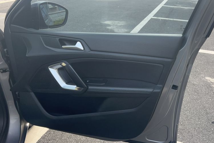 Used Peugeot 308 2016 1.6L Automatic Luxury Edition Interior 14