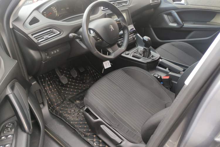 Used Peugeot 308 2016 1.6L Manual Fashion Edition Interior 2