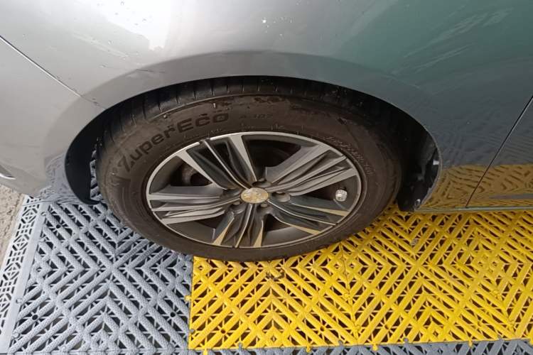 Used Peugeot 308 2016 1.6L Automatic Luxury Edition Left Front Wheel Hub