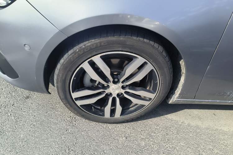 Used Peugeot 308 2016 350THP Automatic Prestige Edition Left Front Wheel Hub