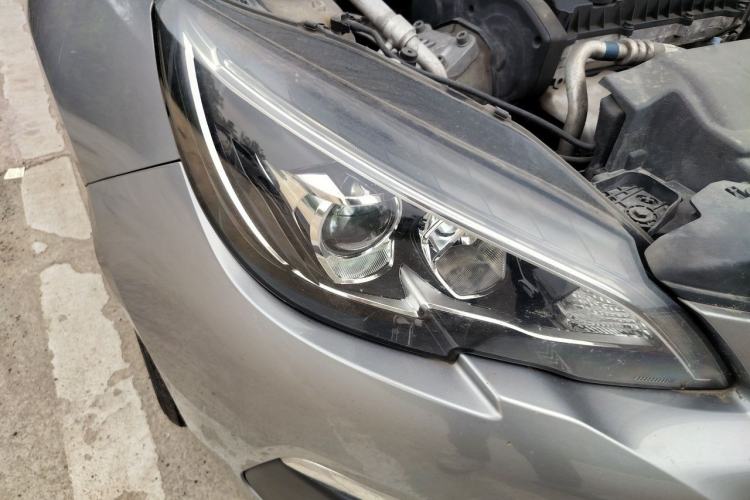 Used Peugeot 308 2016 1.6L Automatic Luxury Edition Right Front Headlight