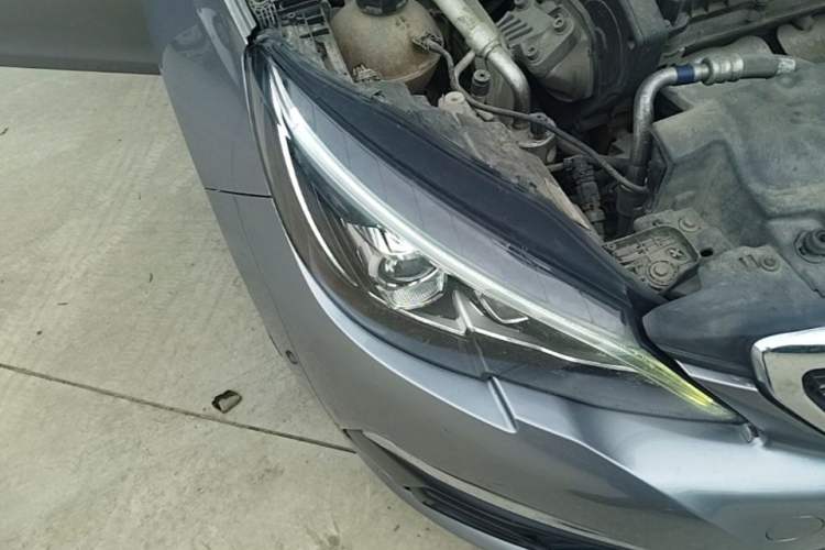 Used Peugeot 308 2016 1.6L Automatic Luxury Edition Right Front Headlight