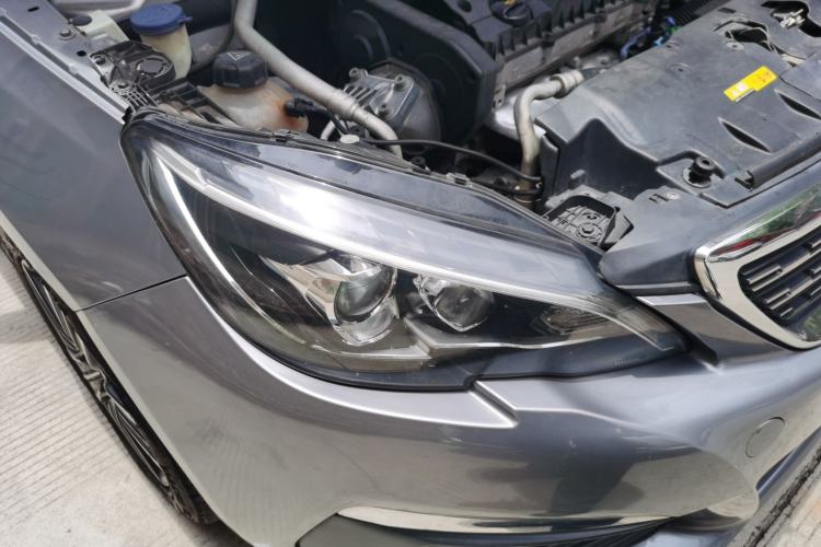 Used Peugeot 308 2016 1.6L Automatic Luxury Edition Right Front Headlight