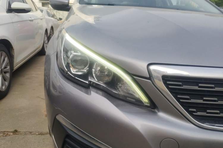Used Peugeot 308 2016 1.6L Automatic Luxury Edition Right Front Headlight