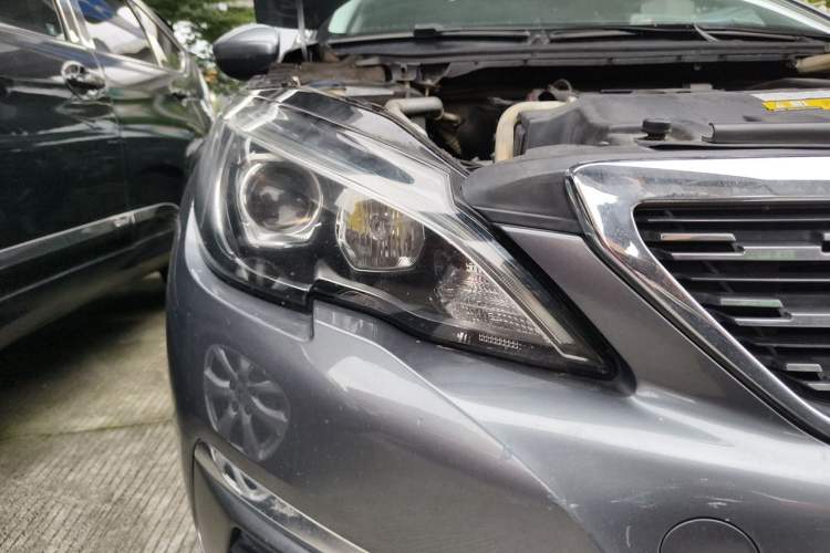 Used Peugeot 308 2016 1.6L Automatic Luxury Edition Right Front Headlight