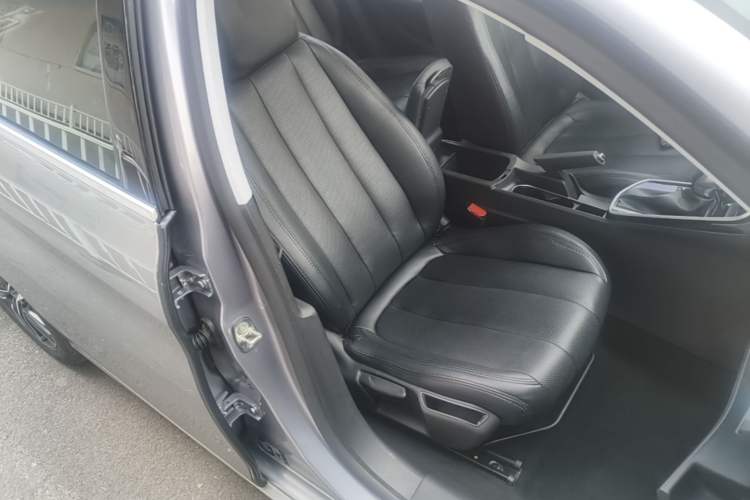 Used Peugeot 308 2016 1.6L Automatic Luxury Edition Right Front Seat