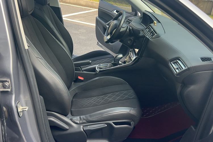 Used Peugeot 308 2016 1.6L Automatic Luxury Edition Right Front Seat