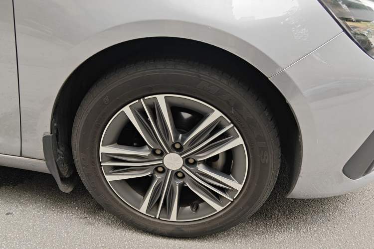 Used Peugeot 308 2016 1.6L Automatic Luxury Edition Right Front Wheel Hub